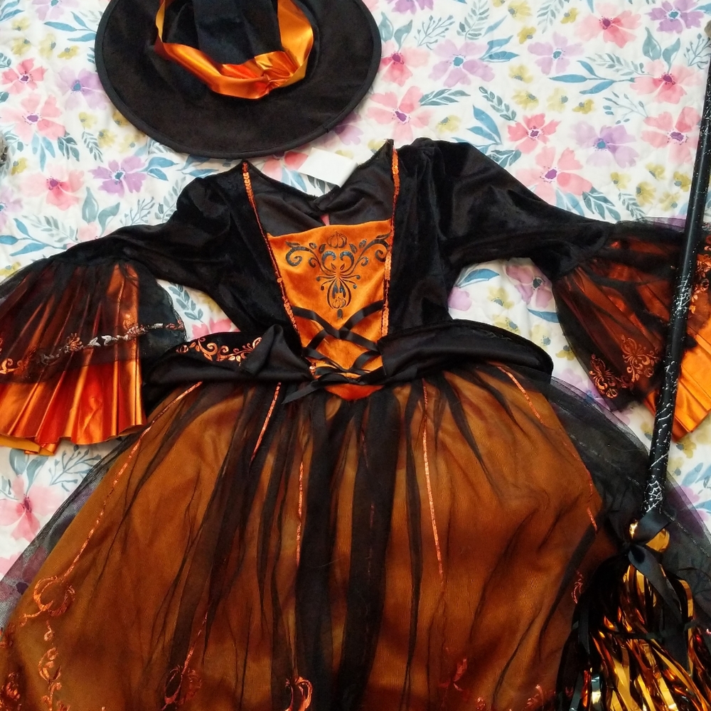 Girls witch costume